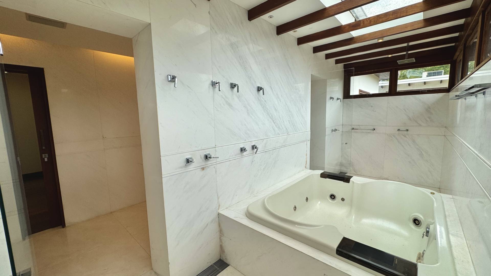 Casa com 6.300m² de terreno privativo - Residencial Tamboré 1