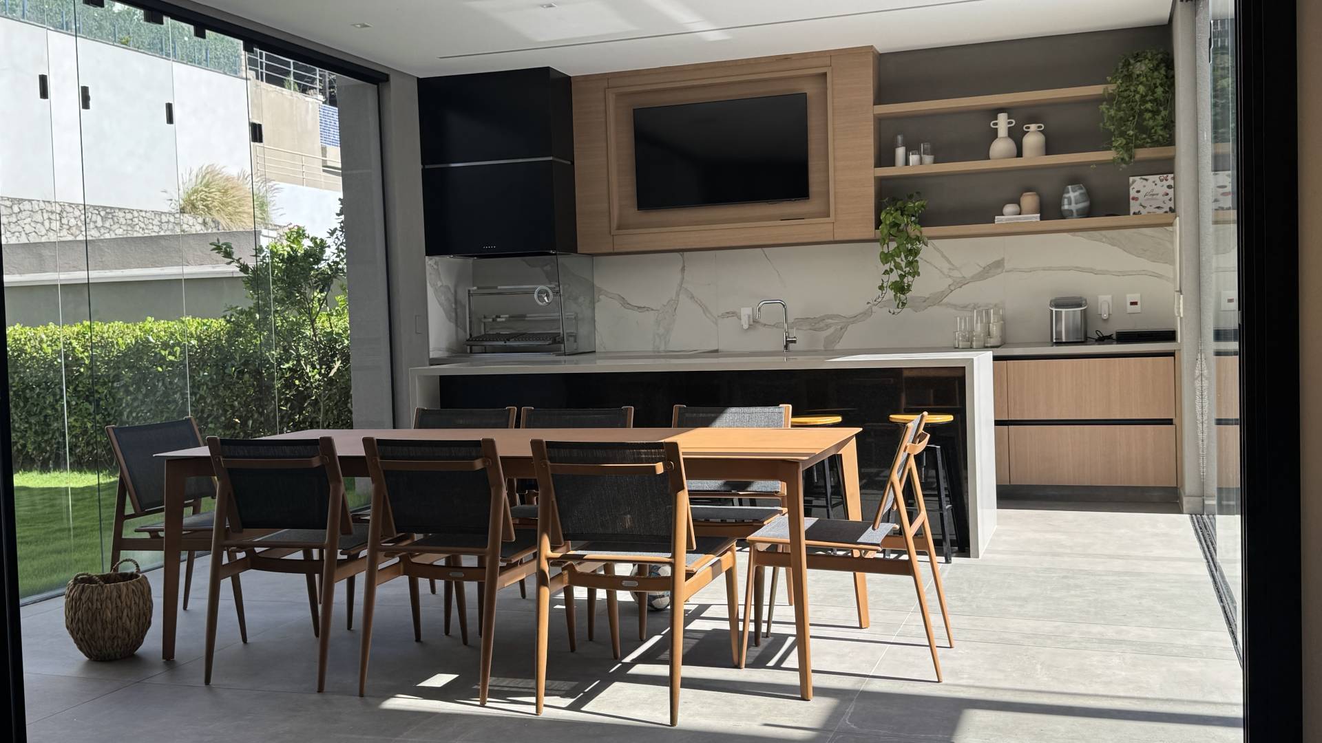 Casa à venda no Tamboré 10 com vista permanente para a mata e amplo terreno