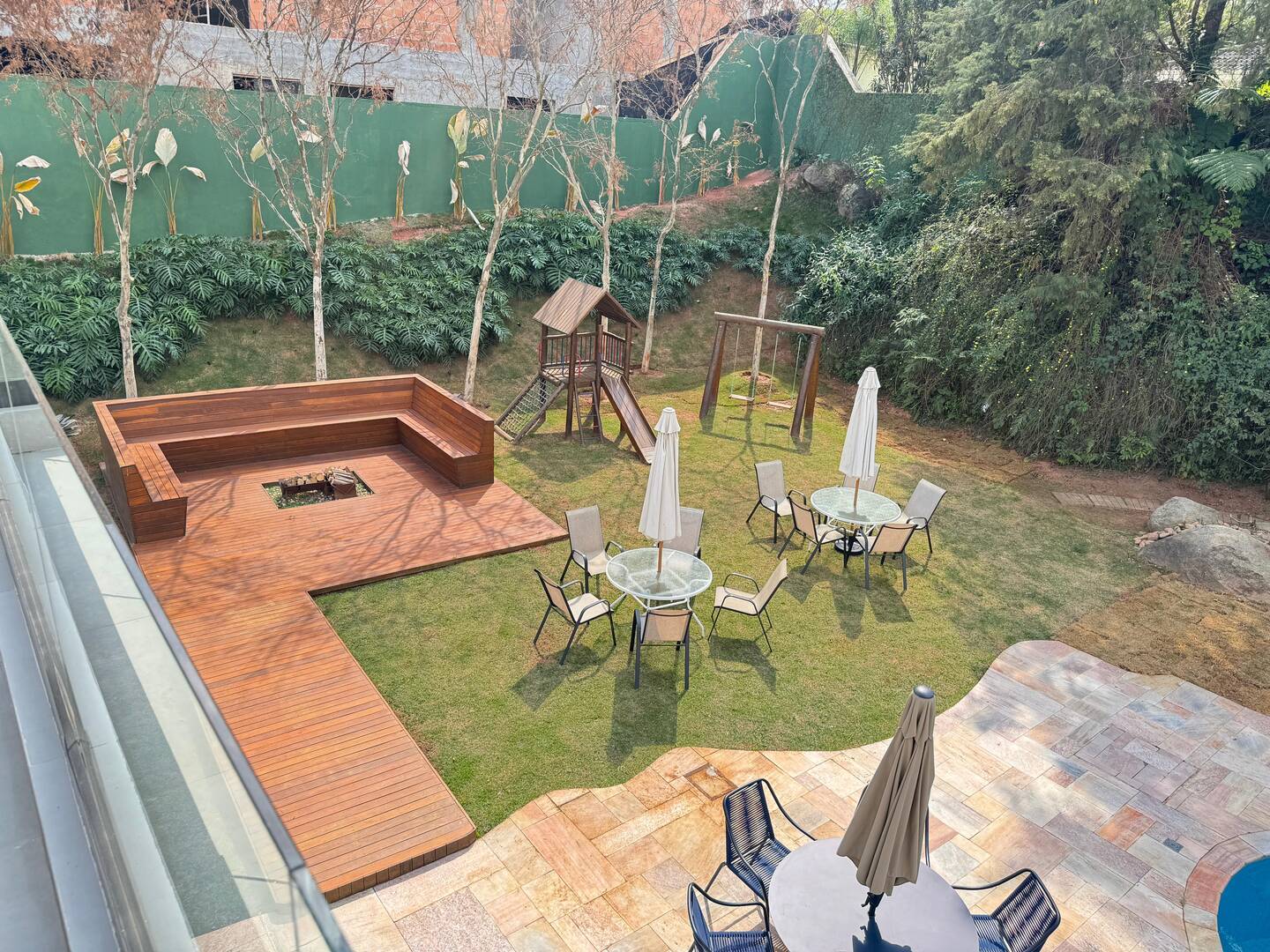 Casa Contemporânea à Venda no Tamboré 1 com 5 Suítes e Lazer Integrado