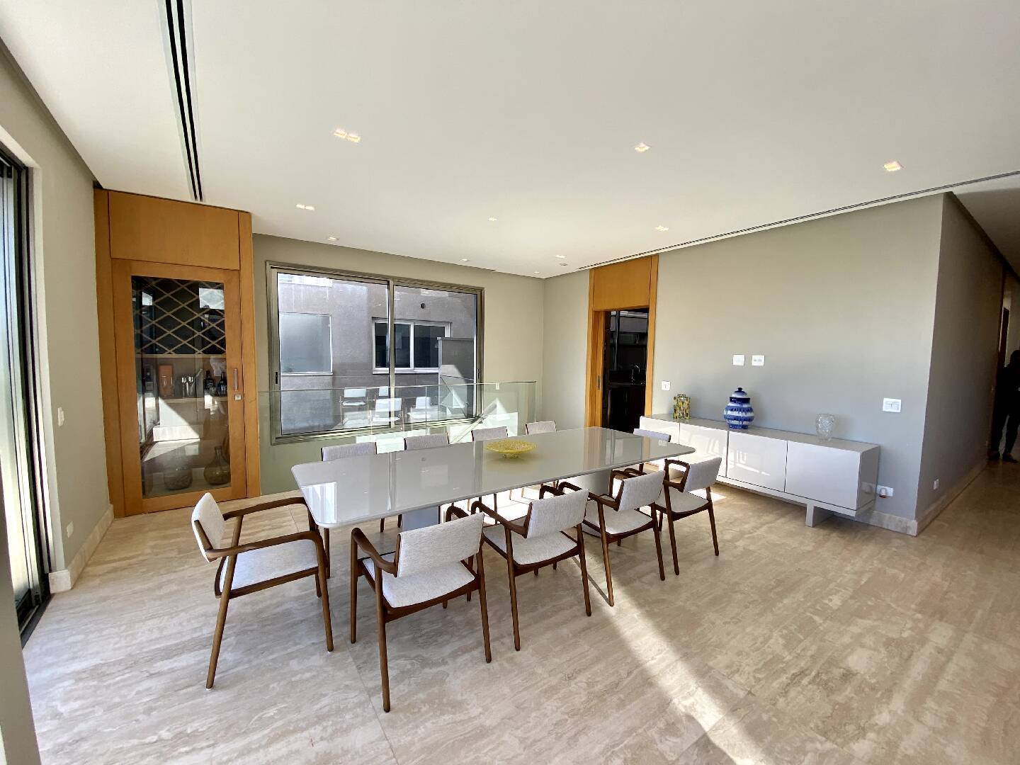 Residência Assinada por Mario Perez no Vila Solaia | 640 m², 4 Suítes e Vista Panorâmica