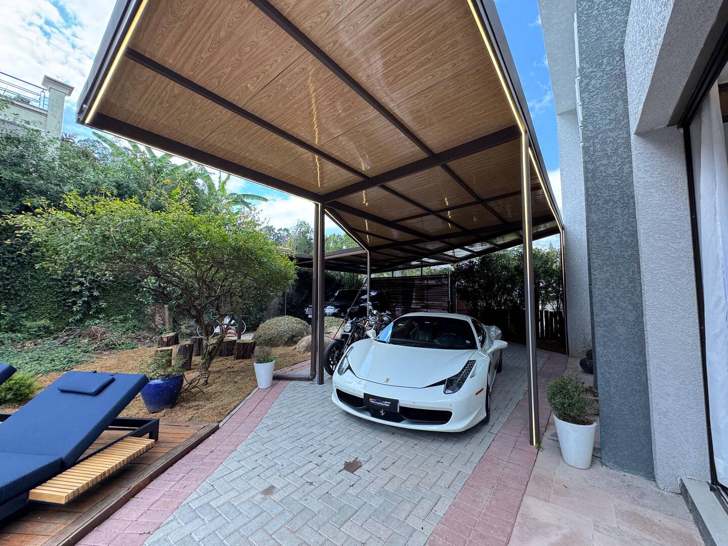 Casa Contemporânea à Venda no Tamboré 1 com 5 Suítes e Lazer Integrado