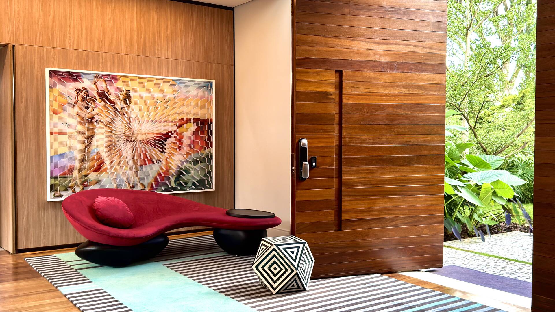 Casa Contemporânea no Tamboré 1 com 3.167 m² de Terreno e Vista Permanente para a Mata