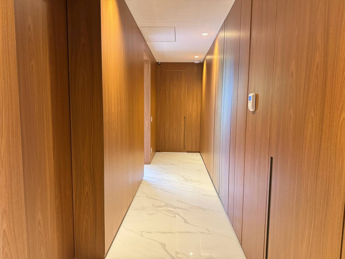 Casa com projeto de Breno Santiago e lazer completo no Haras Guancan