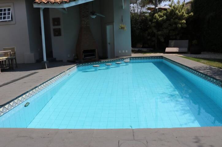 Casa à venda no Tamboré 3 com 4 suítes e excelente potencial para retrofit