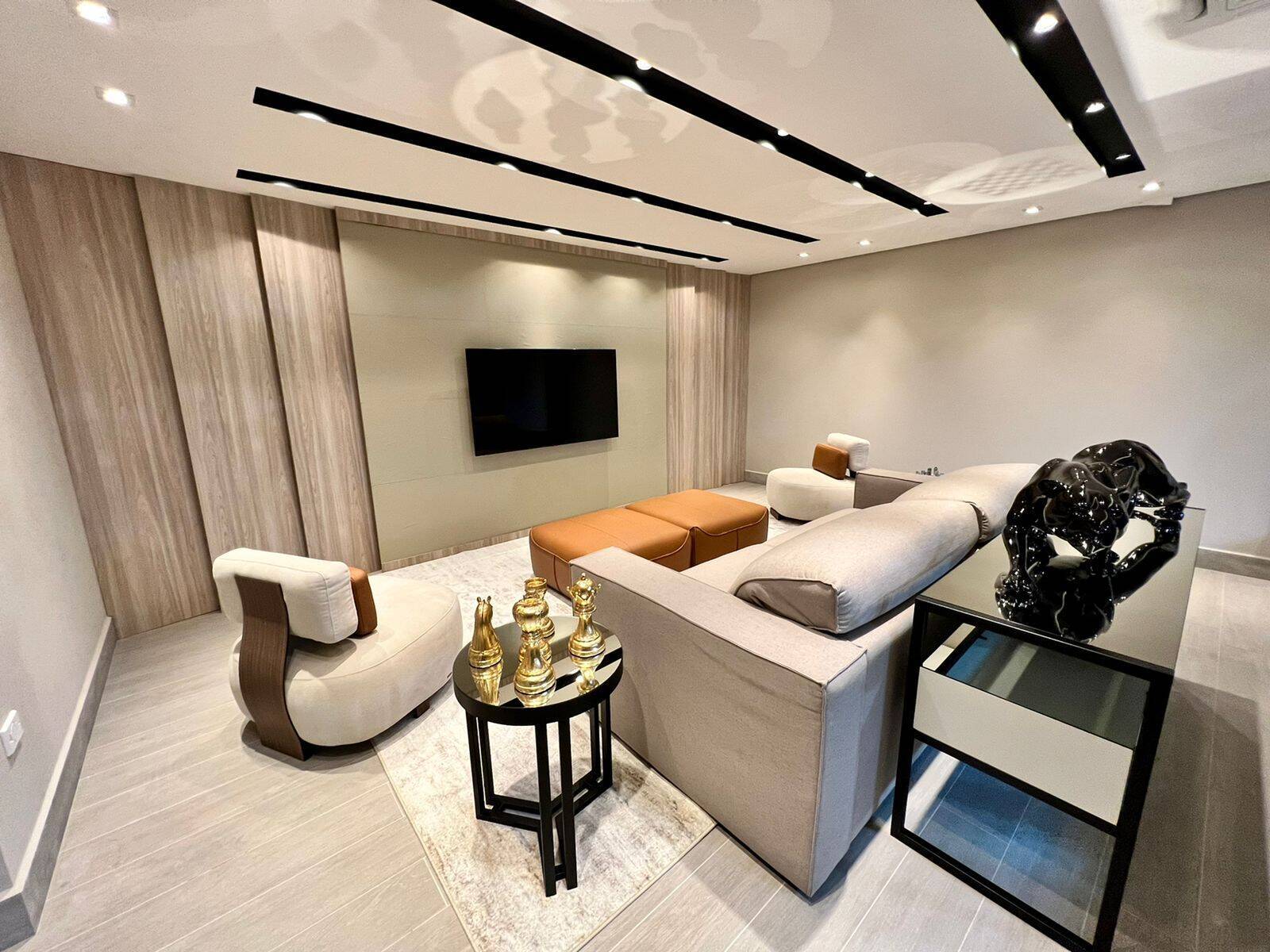 Casa com 5 suítes, elevador e lazer completo à venda em Alphaville