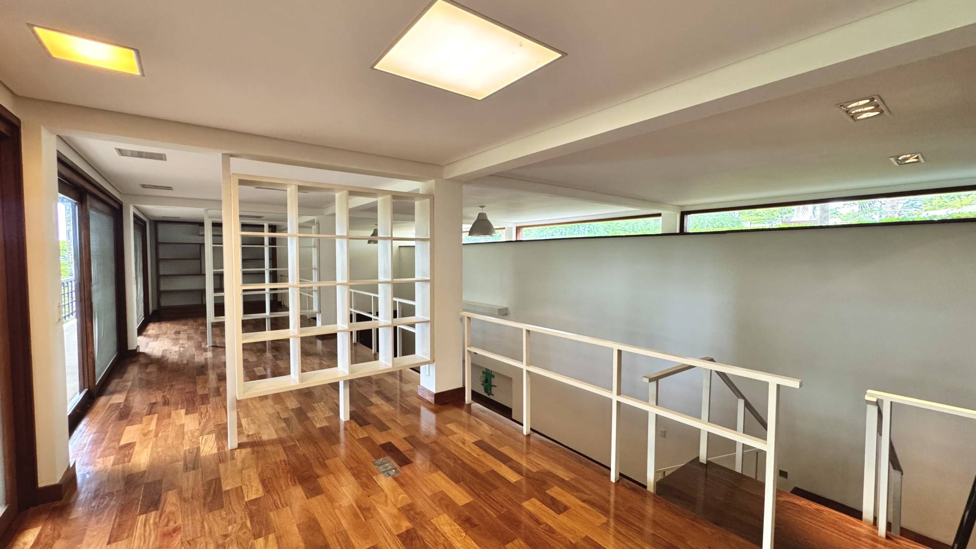 Casa com 6.300m² de terreno privativo - Residencial Tamboré 1