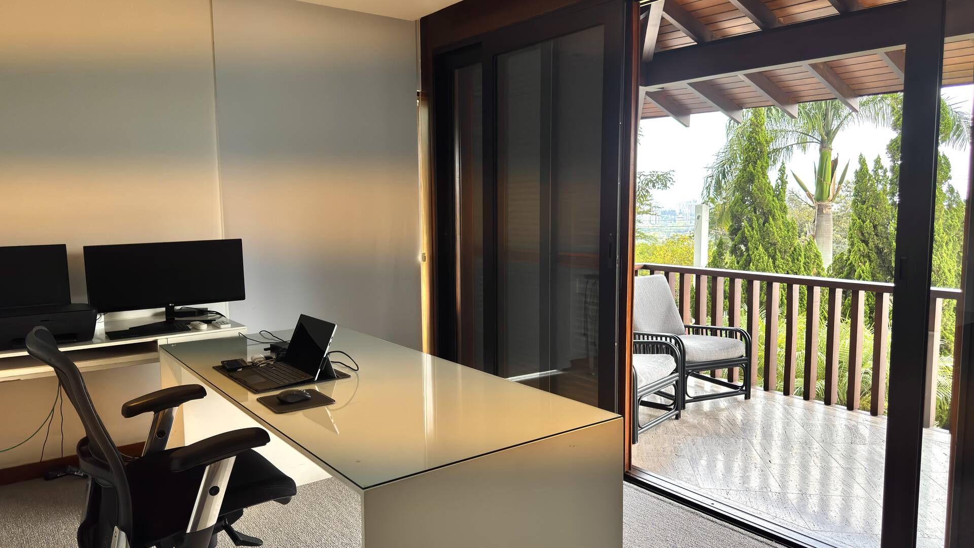 Casa com 5 suítes, terreno de 2.500 m² e vista aberta à venda no Alphaville 8