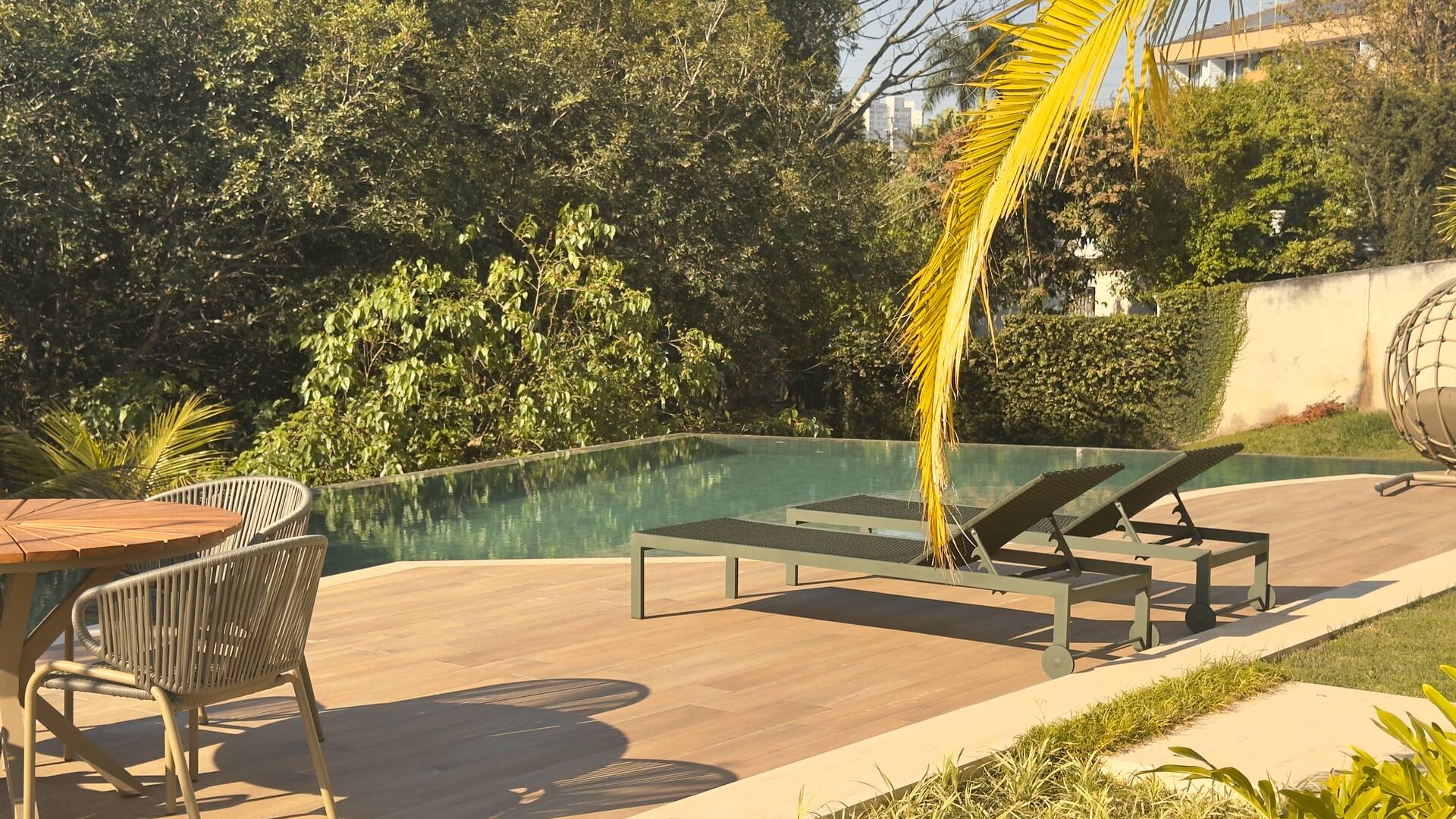 Casa à venda no Tamboré 2 com 1.800 m², 6 suítes e rooftop de 450 m²