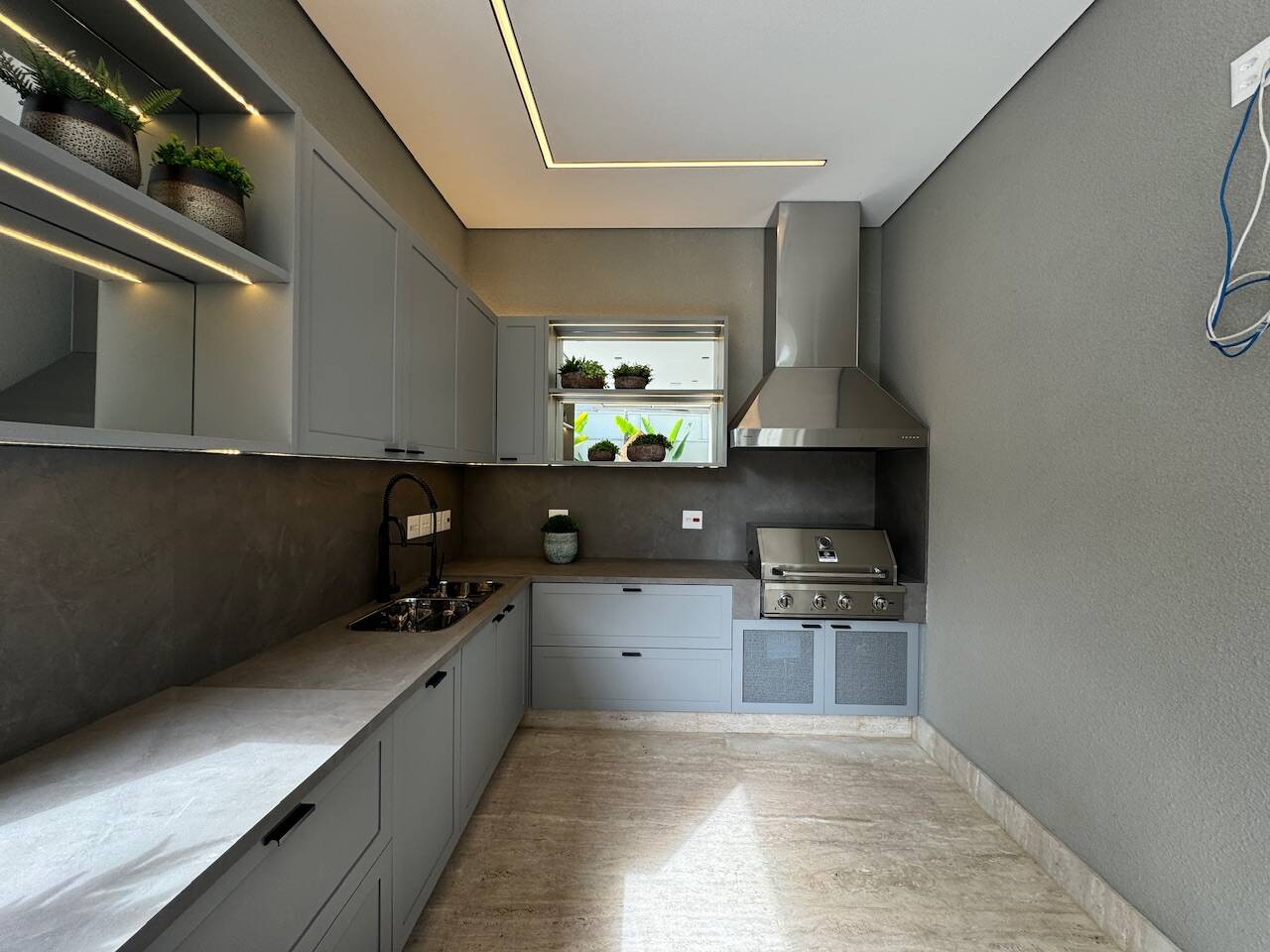 Casa de Alto Padrão com Elevador e Área Gourmet Integrada em Alphaville