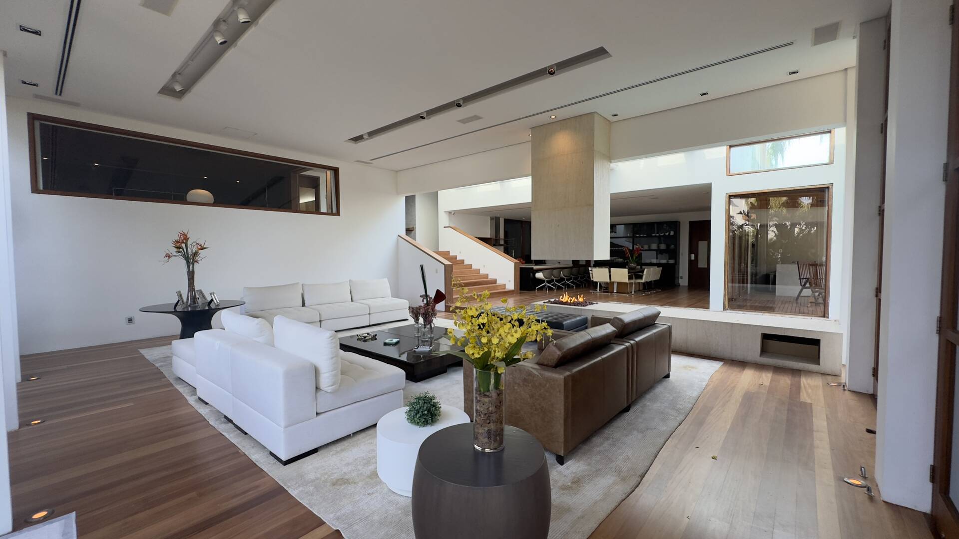 Casa Contemporânea com Vista Permanente, Piscina com Raia e Projeto Autoral em Alphaville