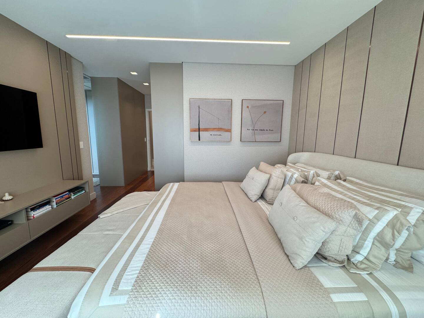 Apartamento mobiliado no ATRIA Alphaville com 3 suítes e automação completa