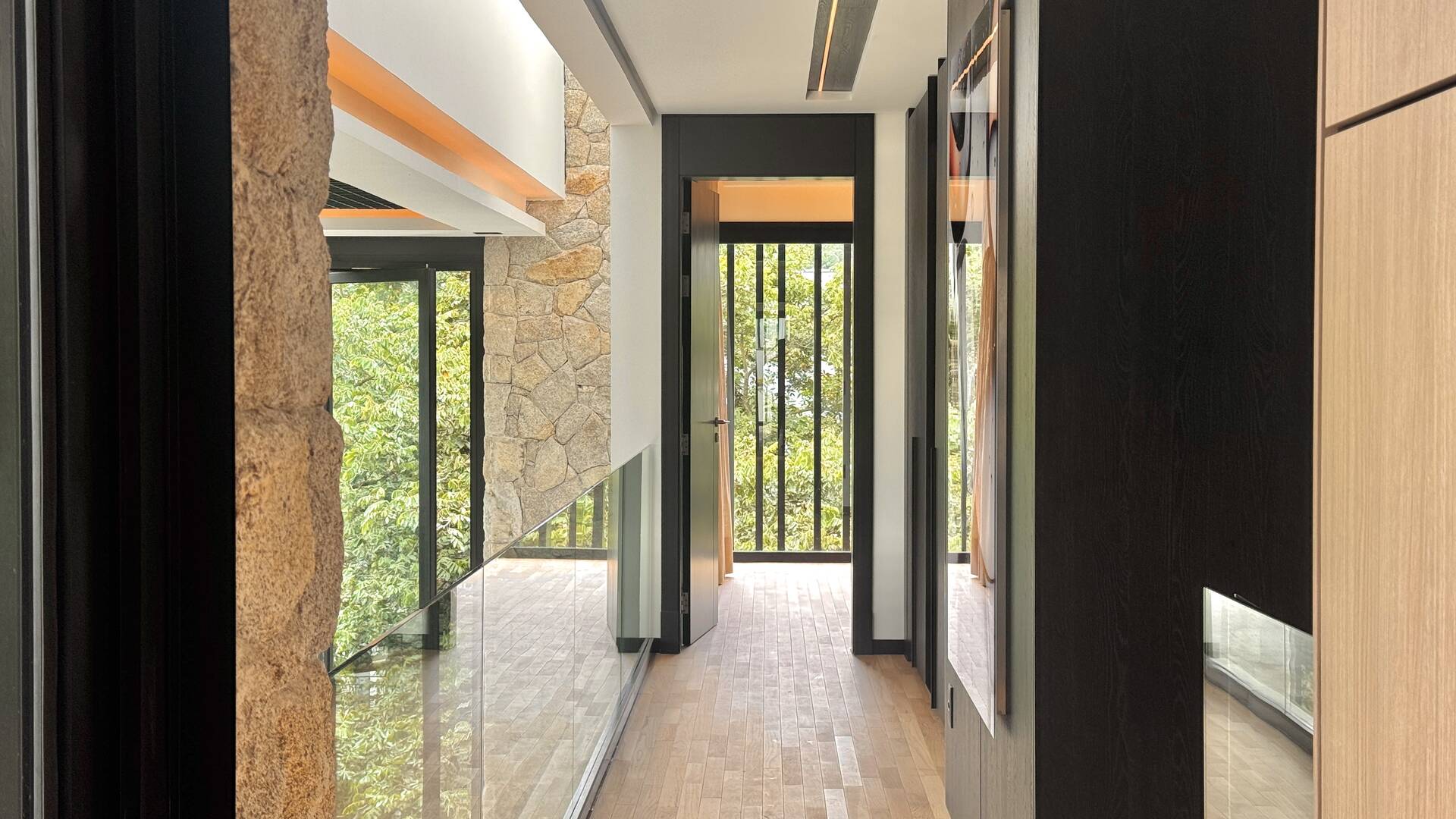 Casa contemporânea com 4 suítes e arquitetura autoral à venda no Itahyê, Alphaville