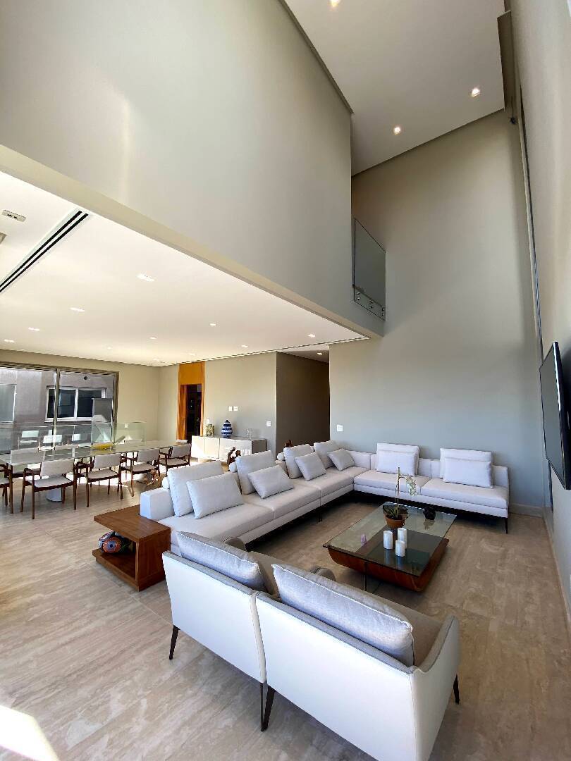 Residência Assinada por Mario Perez no Vila Solaia | 640 m², 4 Suítes e Vista Panorâmica