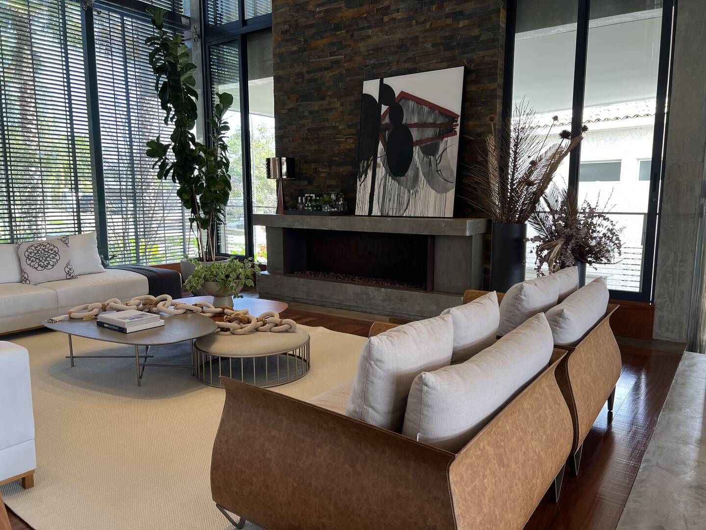 Casa Contemporânea à Venda no Alphaville Gênesis 1 com Vista Permanente para a