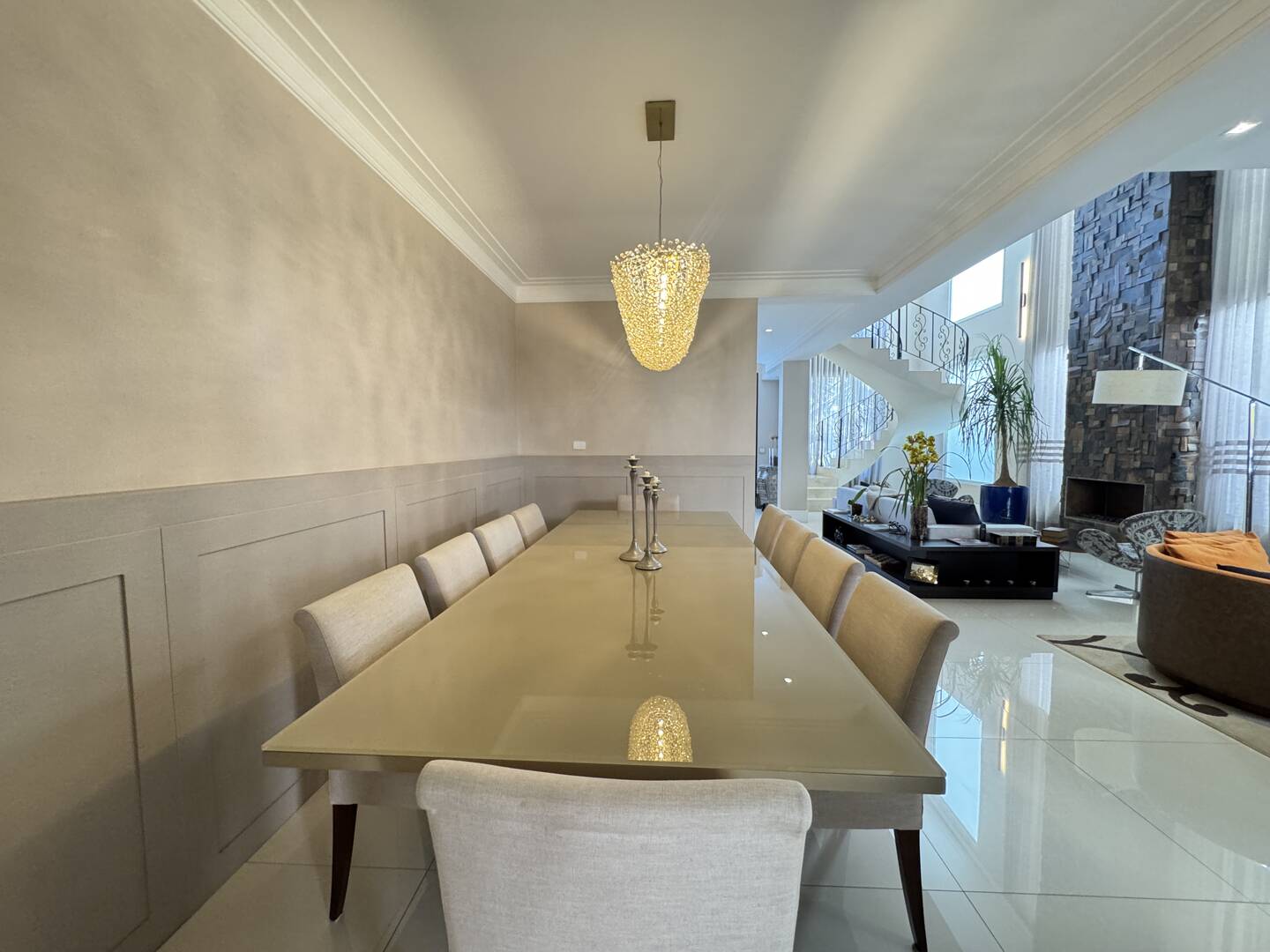 Casa neo-clássica à venda no Villa Solaia Alphaville | Elegância e conforto