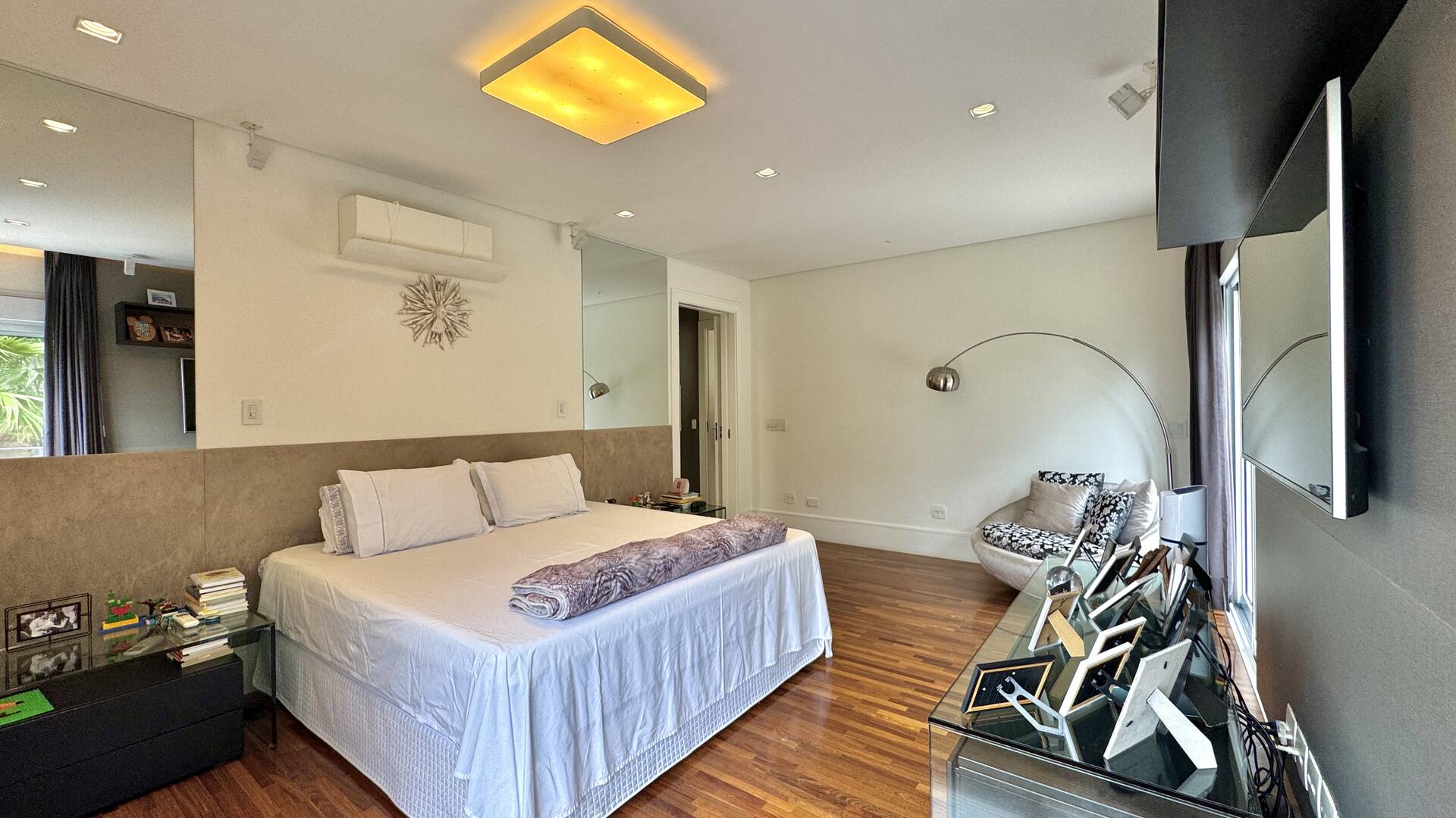 Casa Mobiliada com 4 Suítes, Cinema e Área Gourmet Completa em Alphaville