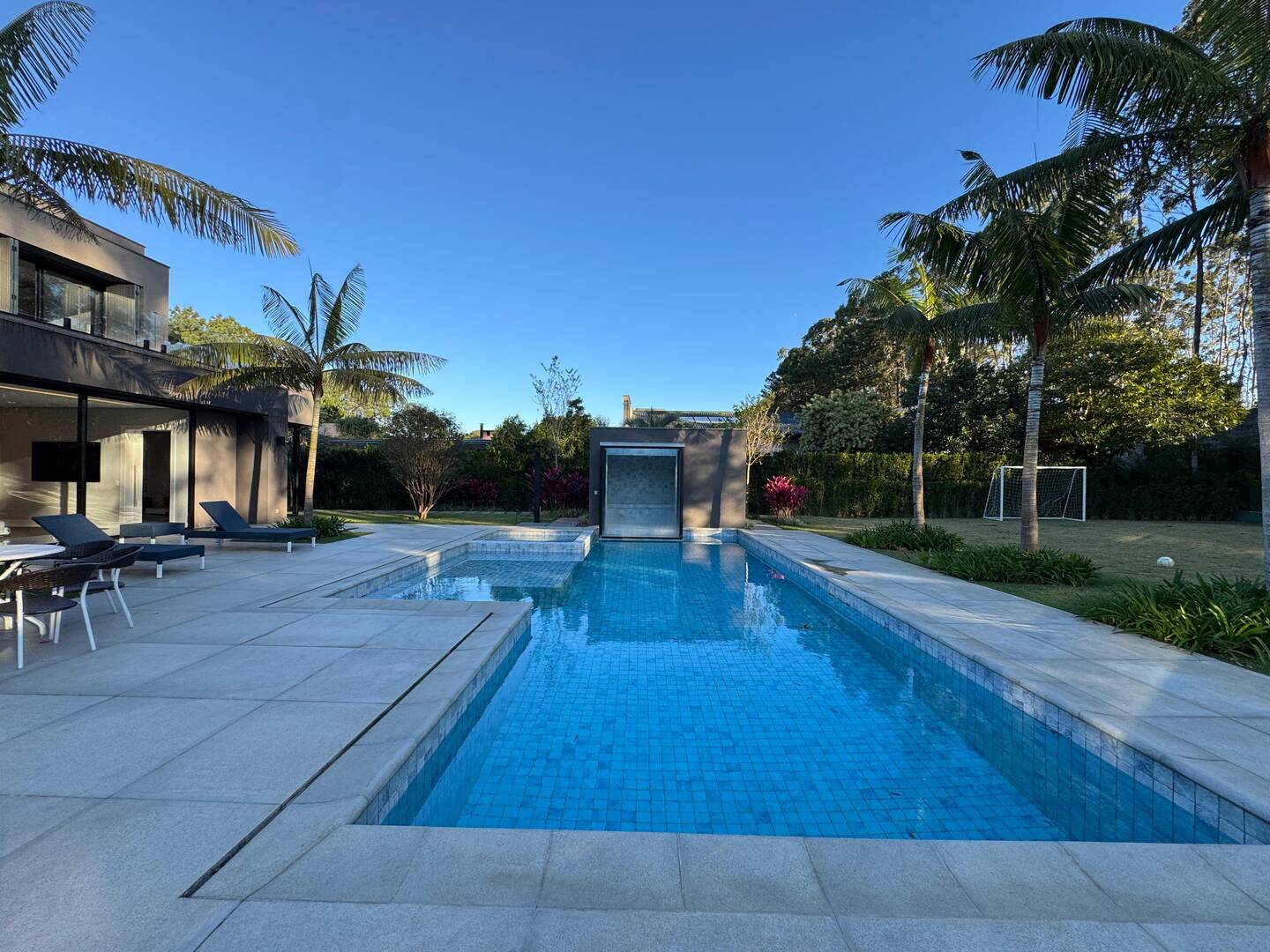Casa com projeto de Breno Santiago e lazer completo no Haras Guancan