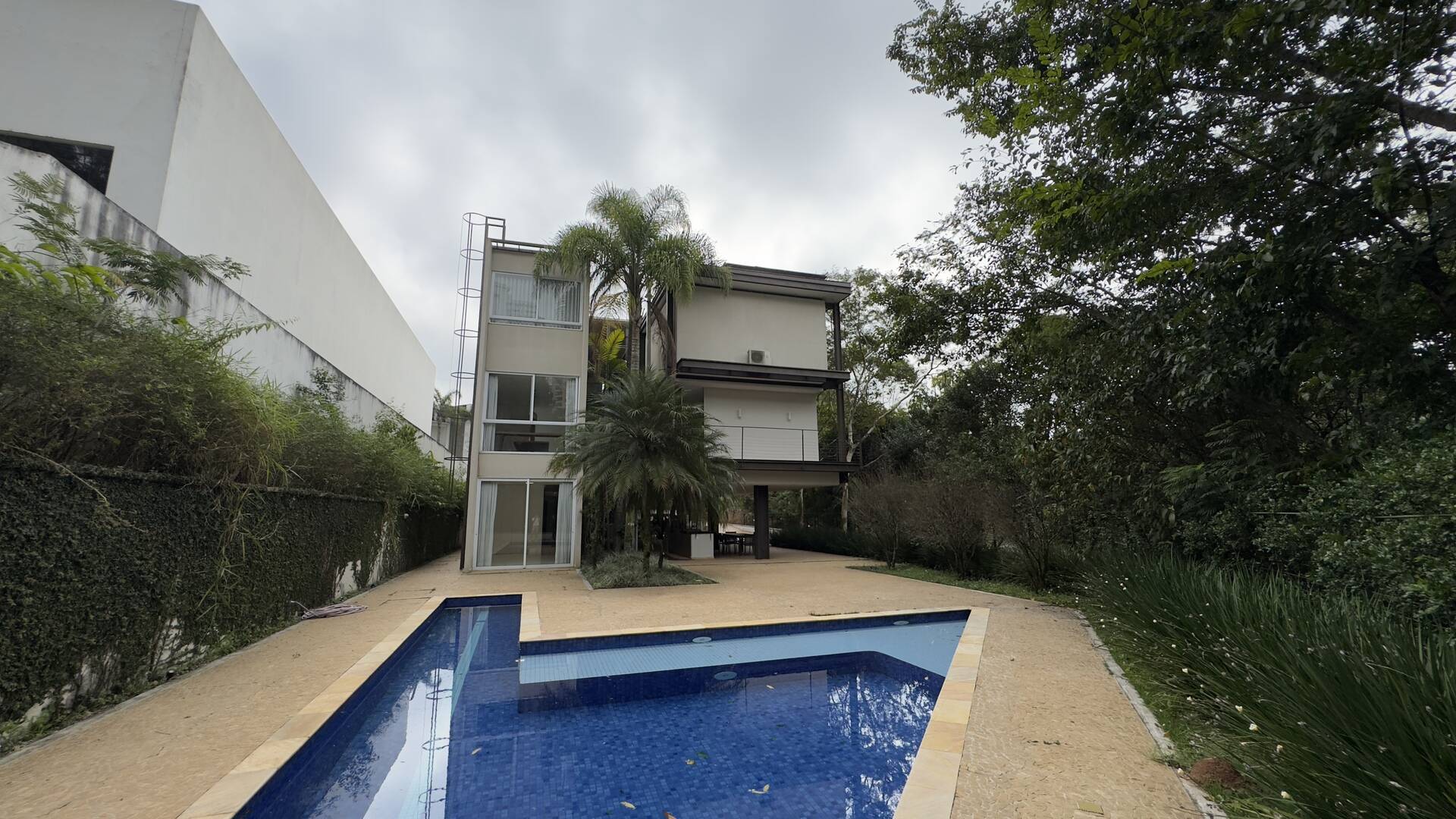 Casa contemporânea sustentável à venda residencial Melville | 4 suítes, elevador e automação