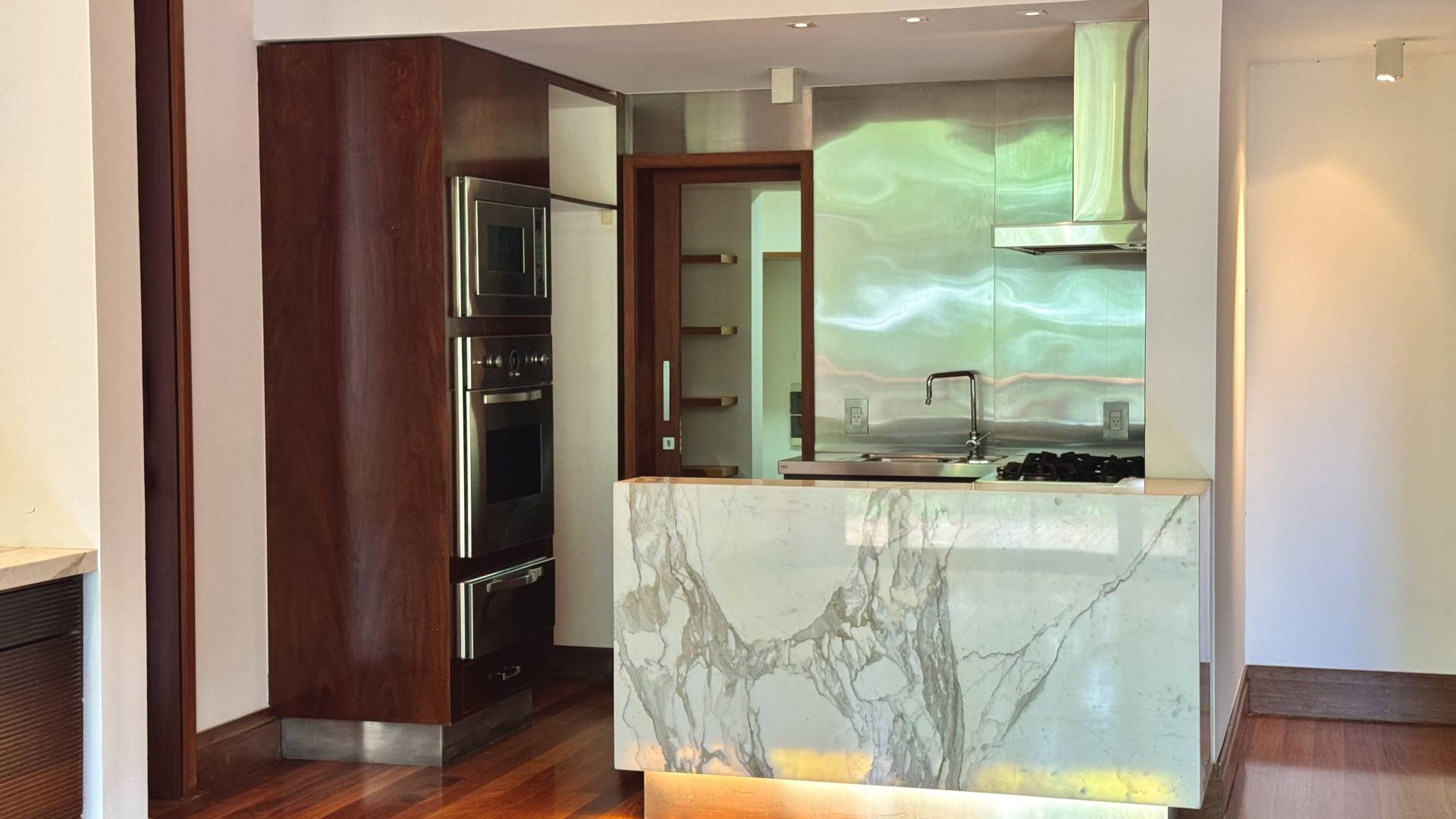 Casa com 6.300m² de terreno privativo - Residencial Tamboré 1