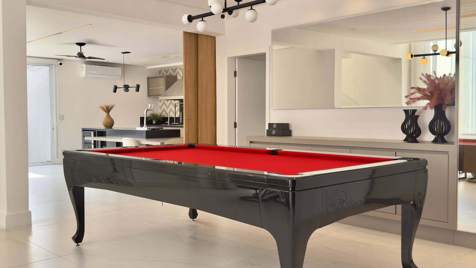 Casa Contemporânea à Venda em Alphaville com 4 Suítes, Piscina e Integração de Ambientes