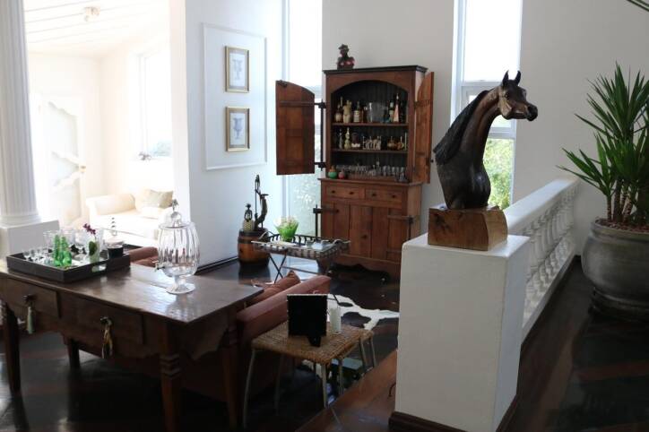 Casa à venda no Tamboré 3 com 4 suítes e excelente potencial para retrofit