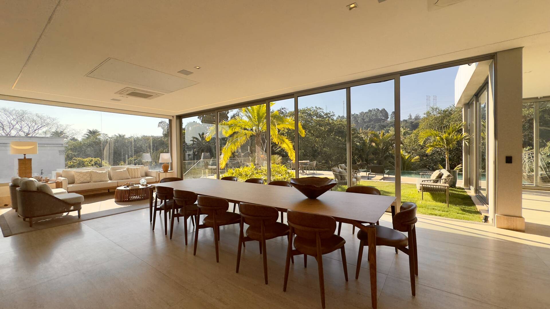 Casa à venda no Tamboré 2 com 1.800 m², 6 suítes e rooftop de 450 m²