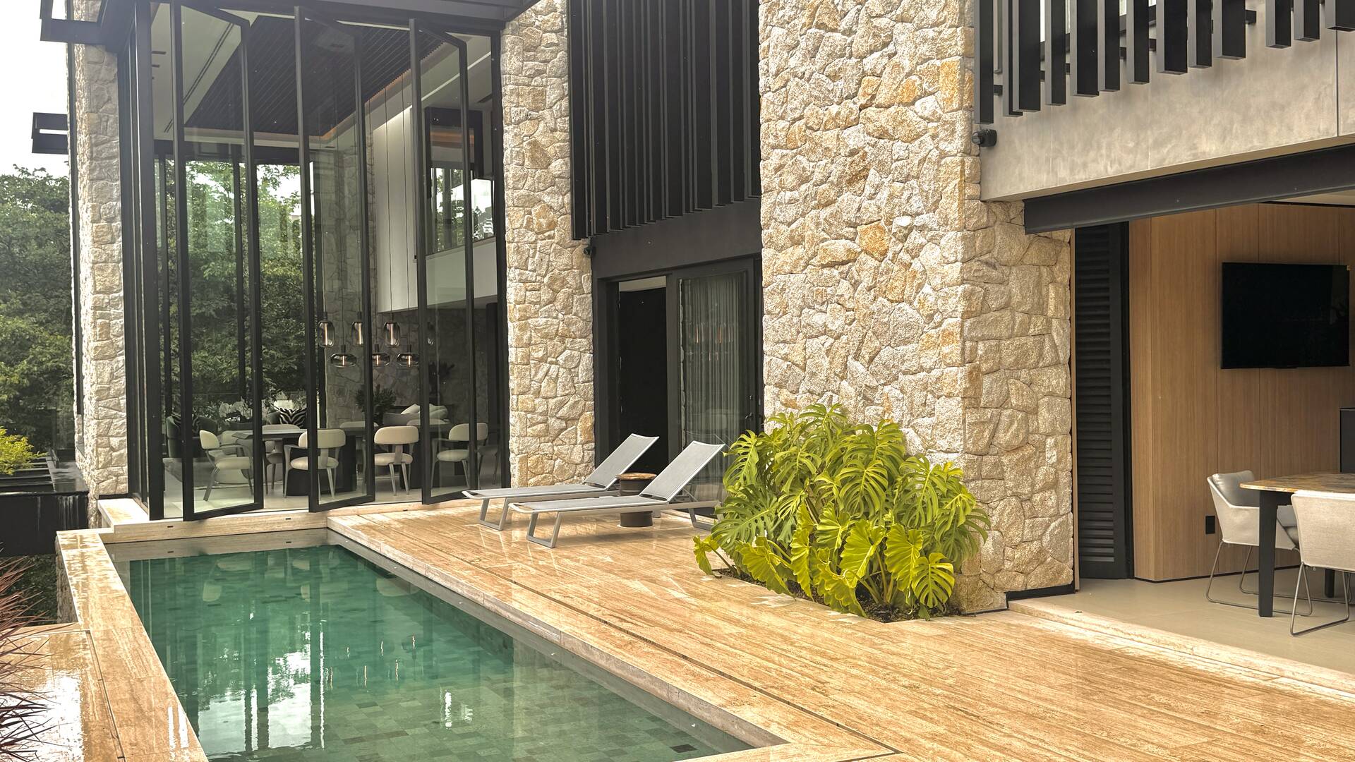 Casa contemporânea com 4 suítes e arquitetura autoral à venda no Itahyê, Alphaville