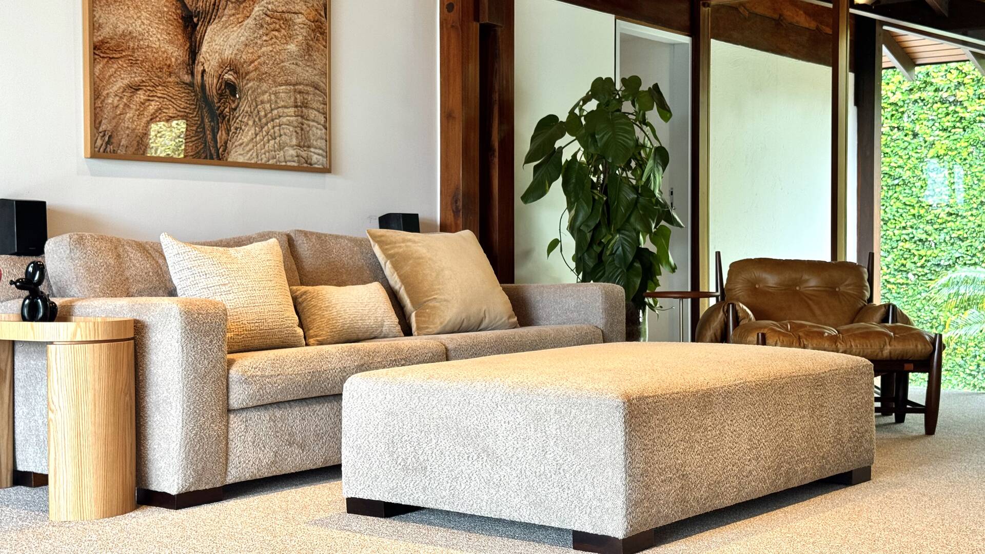 Casa com 5 suítes, terreno de 2.500 m² e vista aberta à venda no Alphaville 8