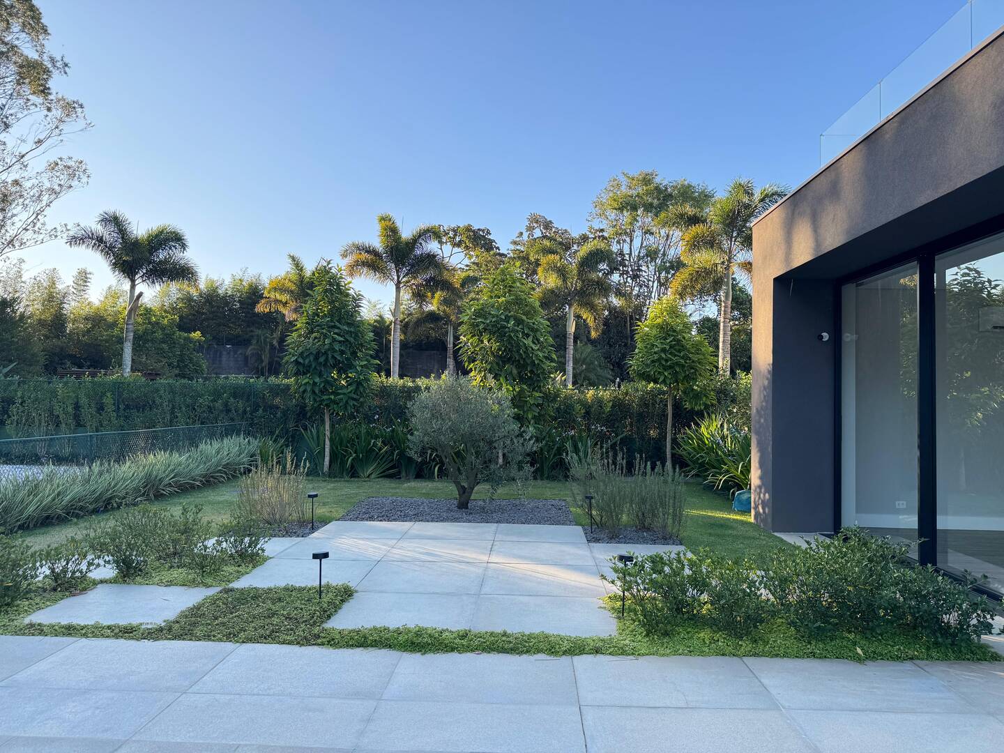 Casa com projeto de Breno Santiago e lazer completo no Haras Guancan