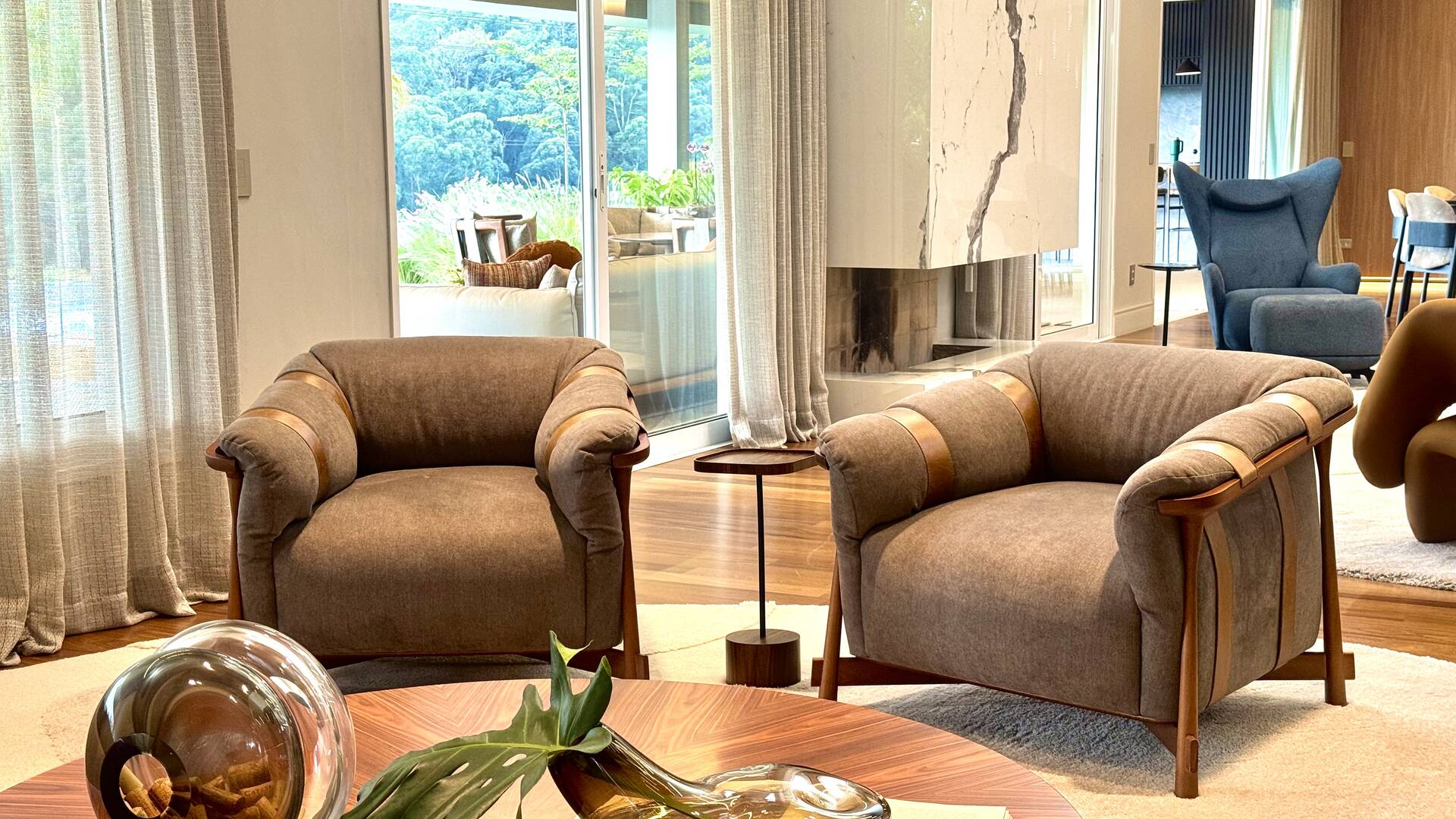 Casa Contemporânea no Tamboré 1 com 3.167 m² de Terreno e Vista Permanente para a Mata