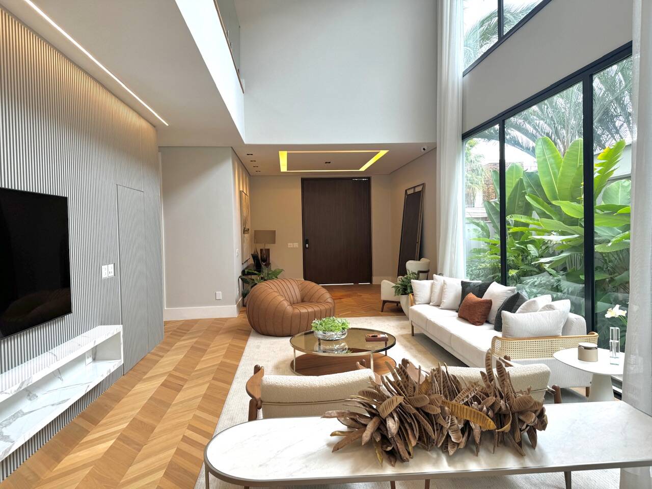 Casa de Alto Padrão com Elevador e Área Gourmet Integrada em Alphaville