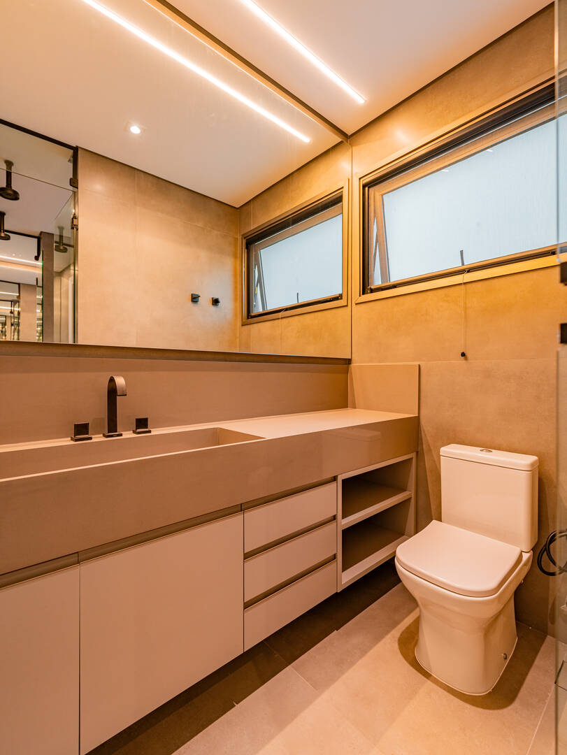 Casa porteira fechada à venda em Alphaville | 5 suítes, rooftop e mobiliada