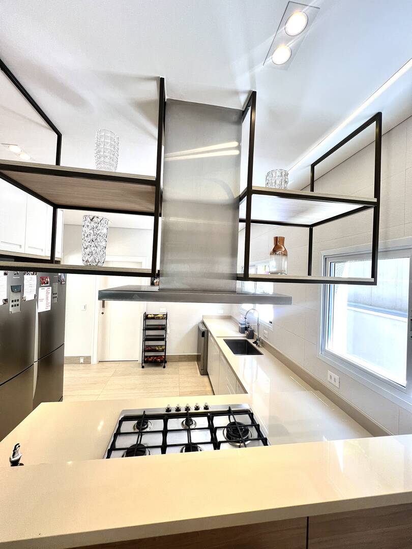Casa Tamboré 10 mobiliada à venda em Alphaville | 4 suítes, automação e pronta para morar