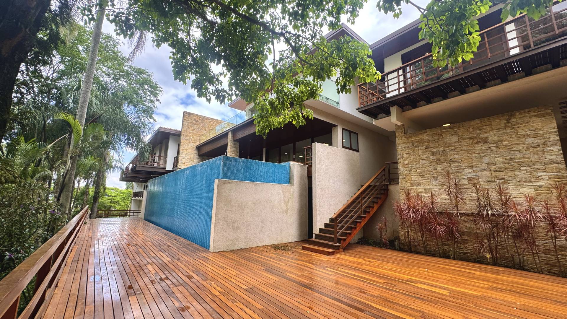 Casa com 6.300m² de terreno privativo - Residencial Tamboré 1