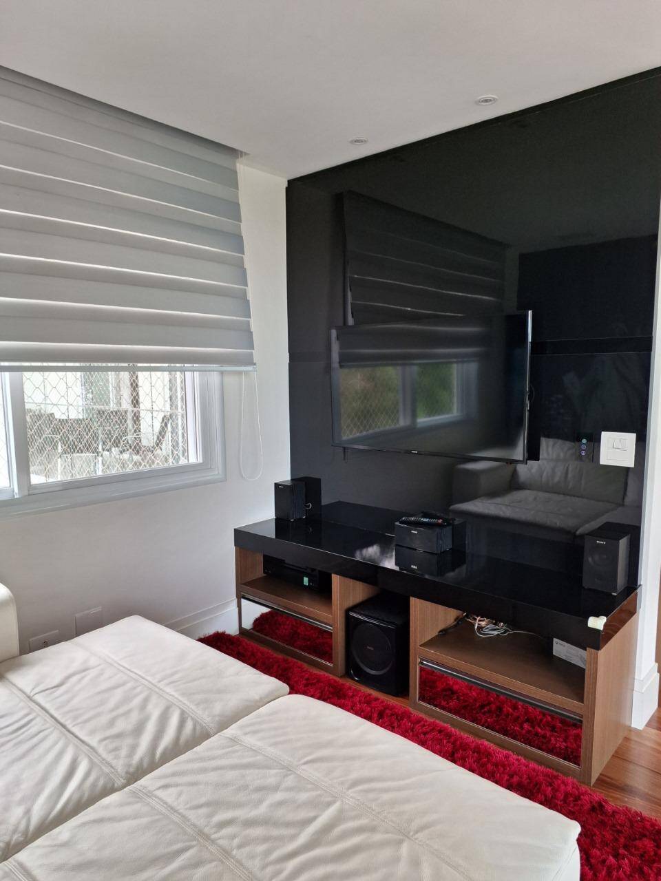 Casa com fundo para mata - Residencial Tamboré 11 - Venda porteira fechada.