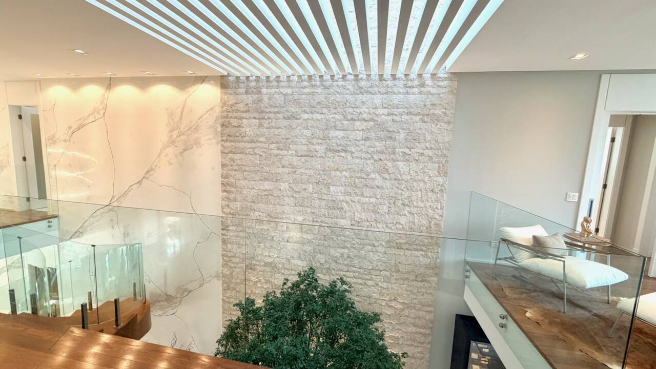 Casa à Venda no Tamboré 3 com 5 Suítes, Man Cave Exclusiva e Lazer Completo
