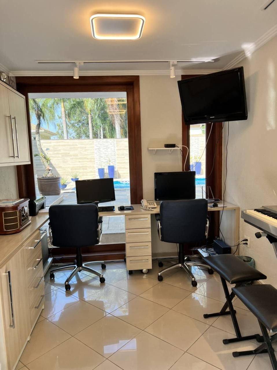 Casa semi-térrea com 3 suítes à venda no Tamboré 1