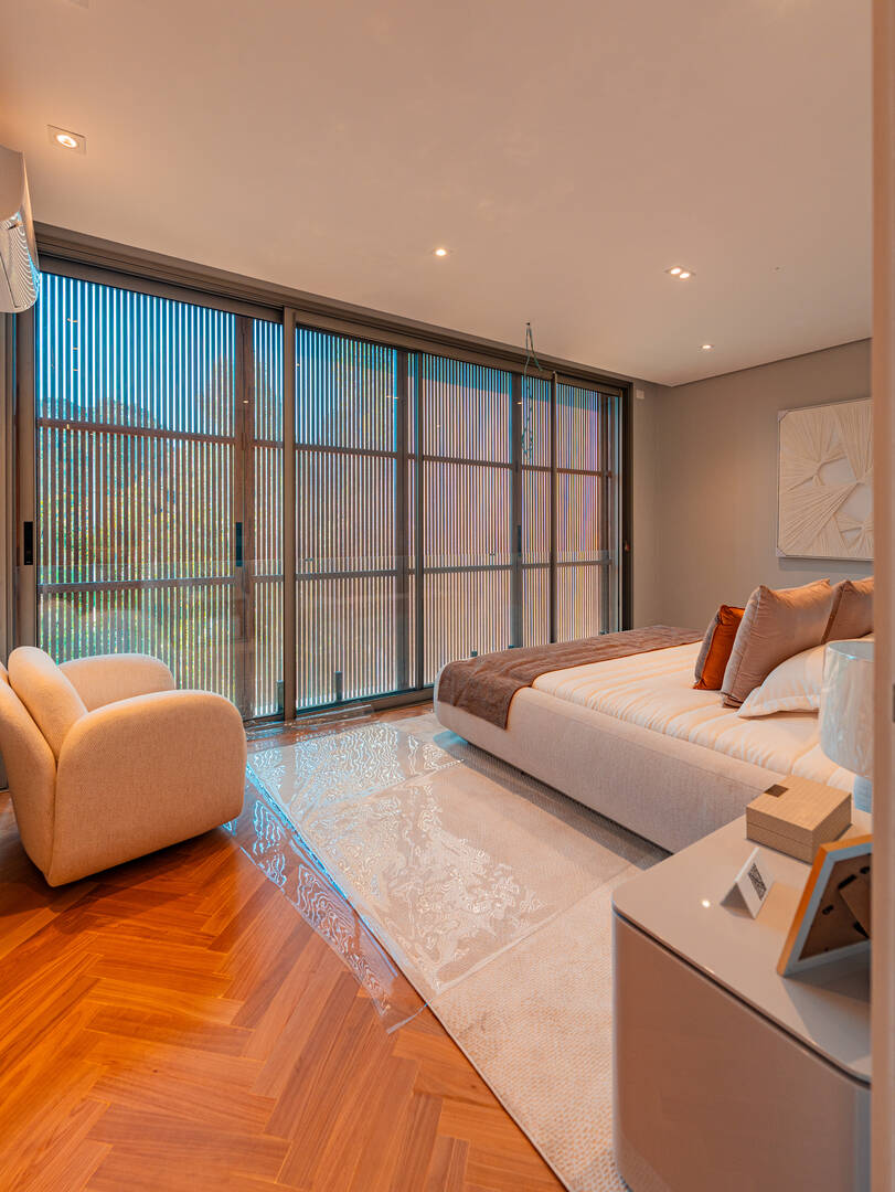 Casa porteira fechada à venda em Alphaville | 5 suítes, rooftop e mobiliada