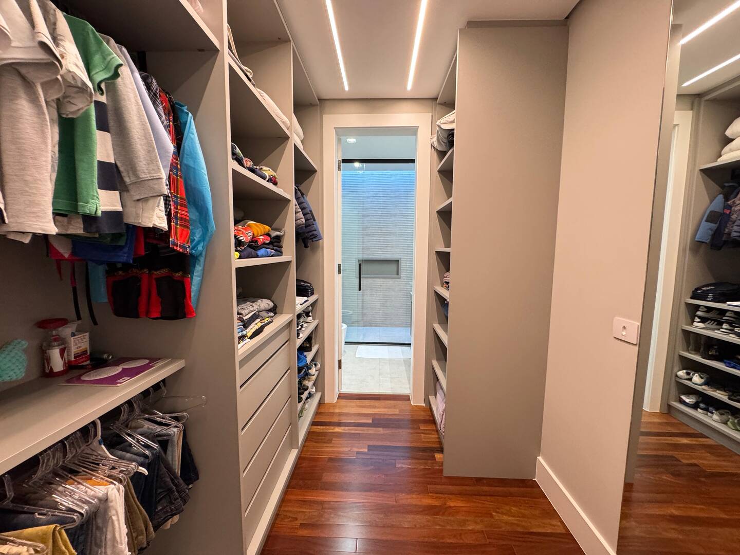 Casa com projeto de Breno Santiago e lazer completo no Haras Guancan