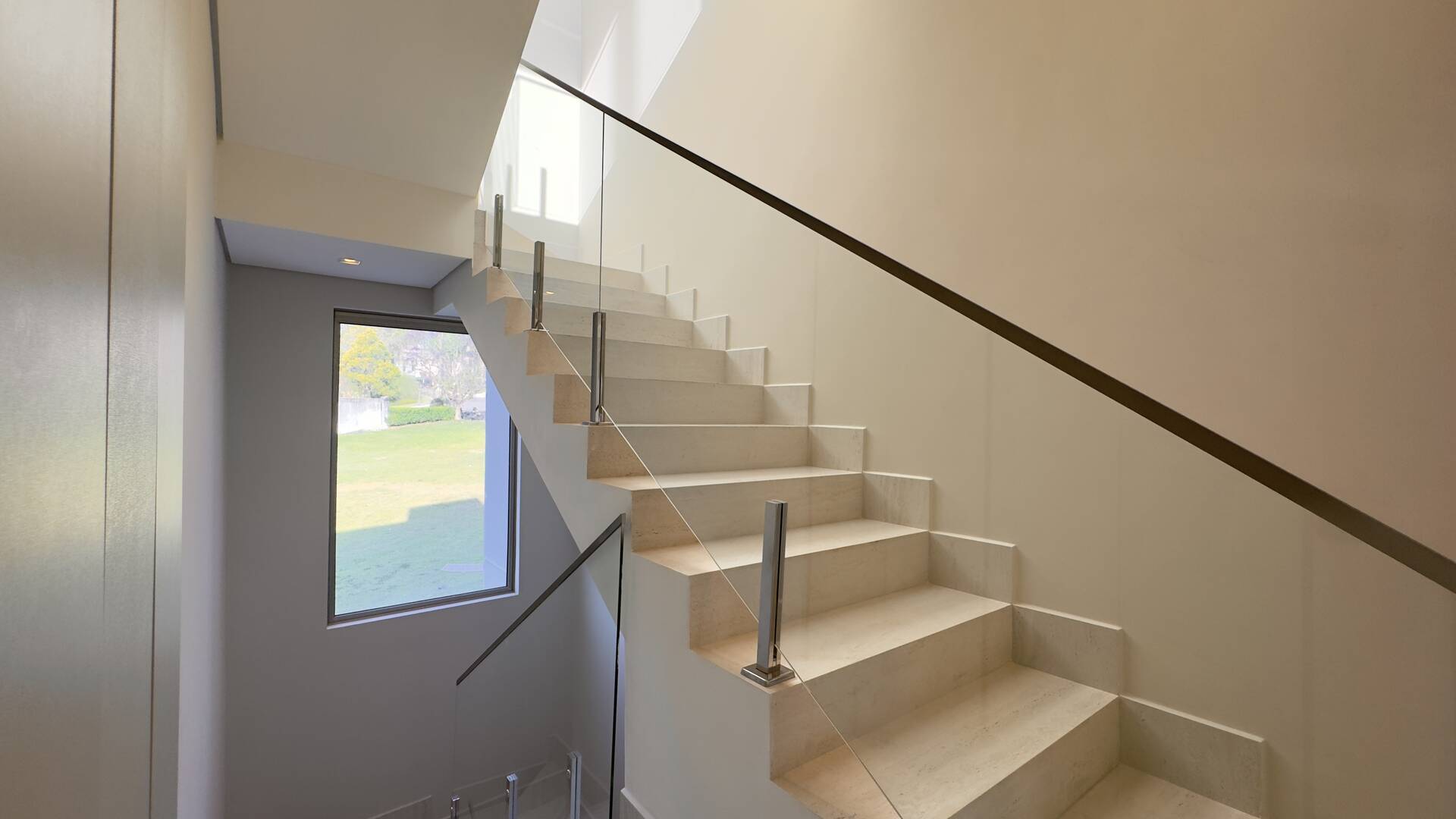 Casa à venda no Tamboré 2 com 1.800 m², 6 suítes e rooftop de 450 m²
