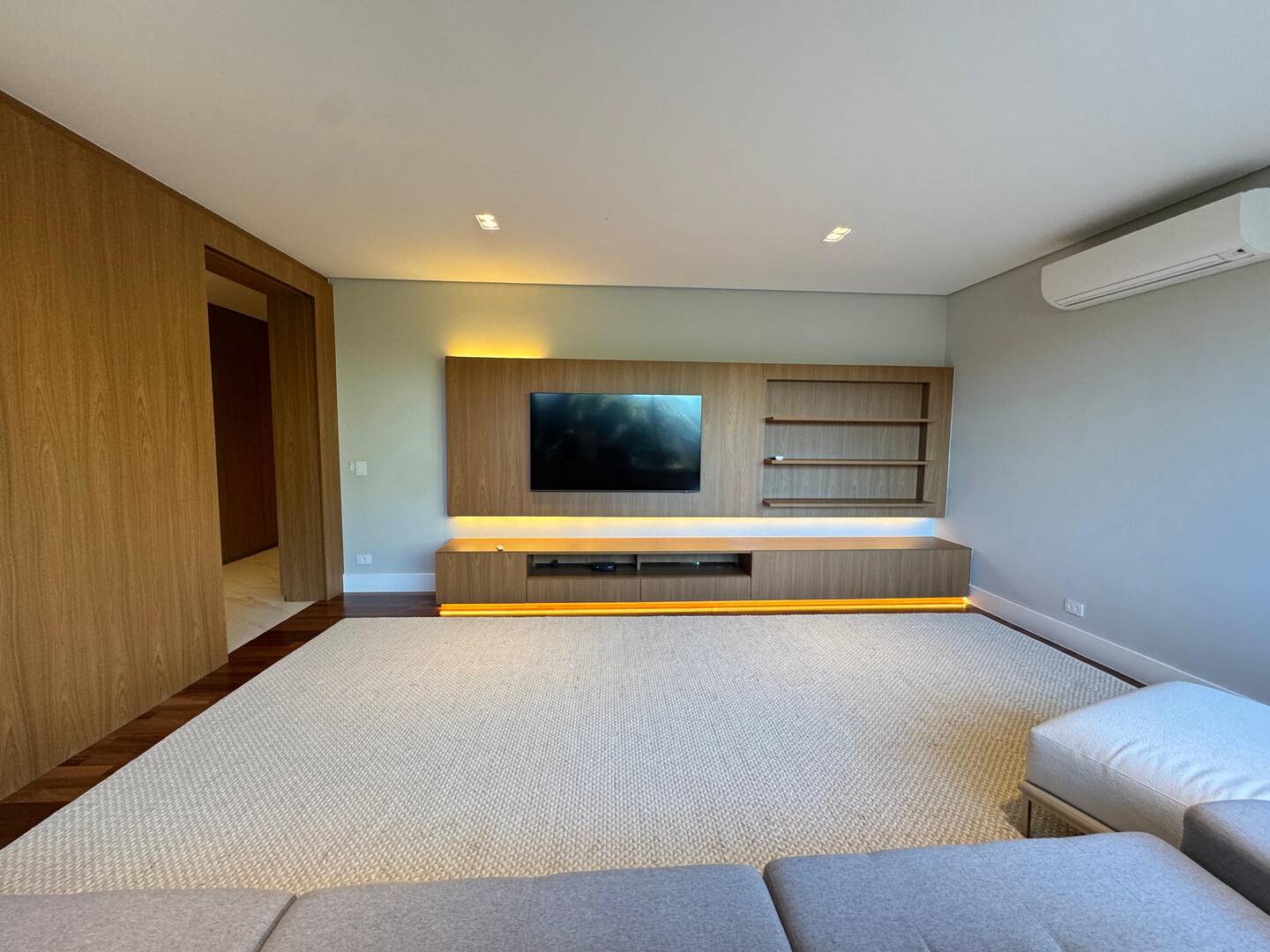 Casa com projeto de Breno Santiago e lazer completo no Haras Guancan