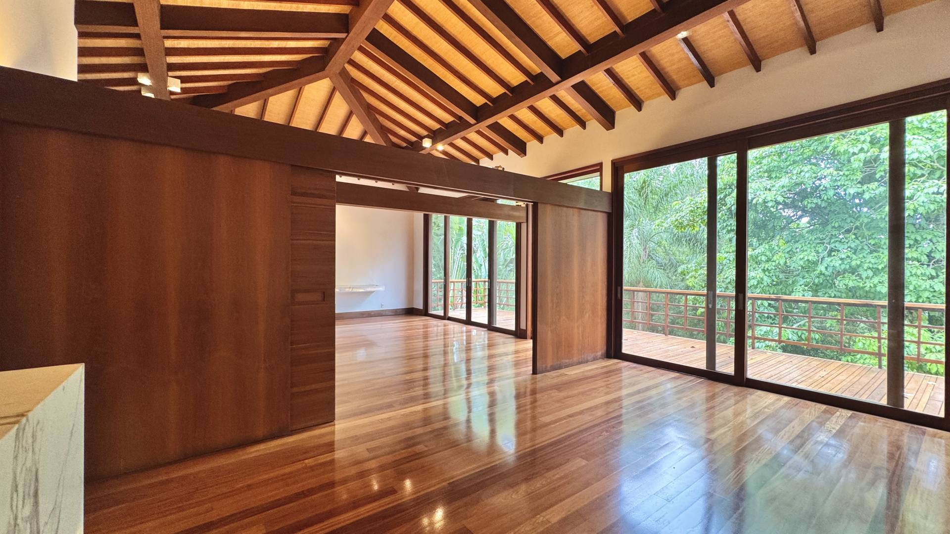 Casa com 6.300m² de terreno privativo - Residencial Tamboré 1
