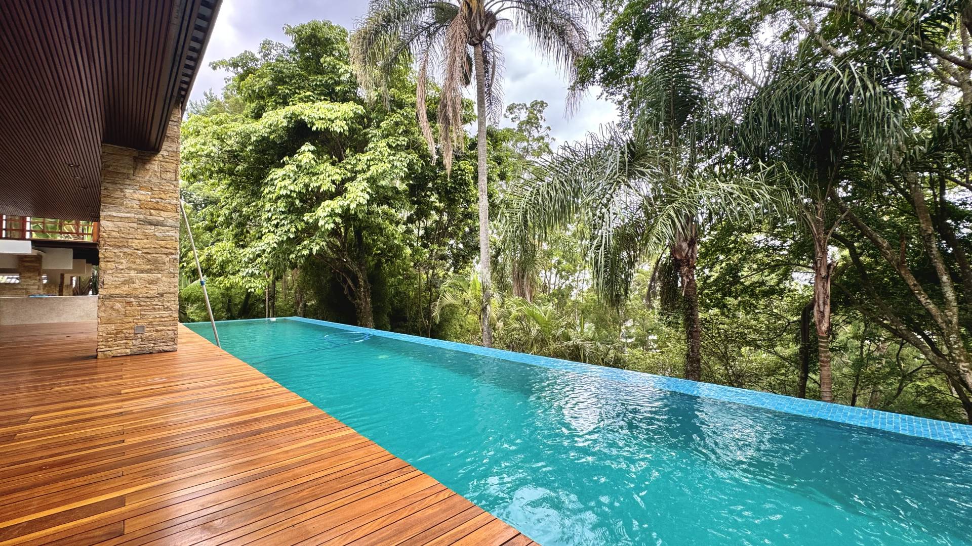 Casa com 6.300m² de terreno privativo - Residencial Tamboré 1