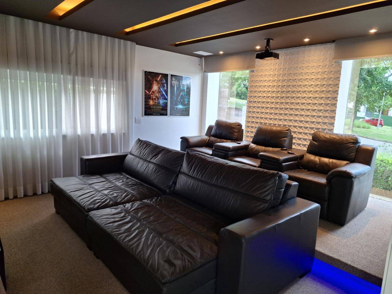 Casa com fundo para mata - Residencial Tamboré 11 - Venda porteira fechada.