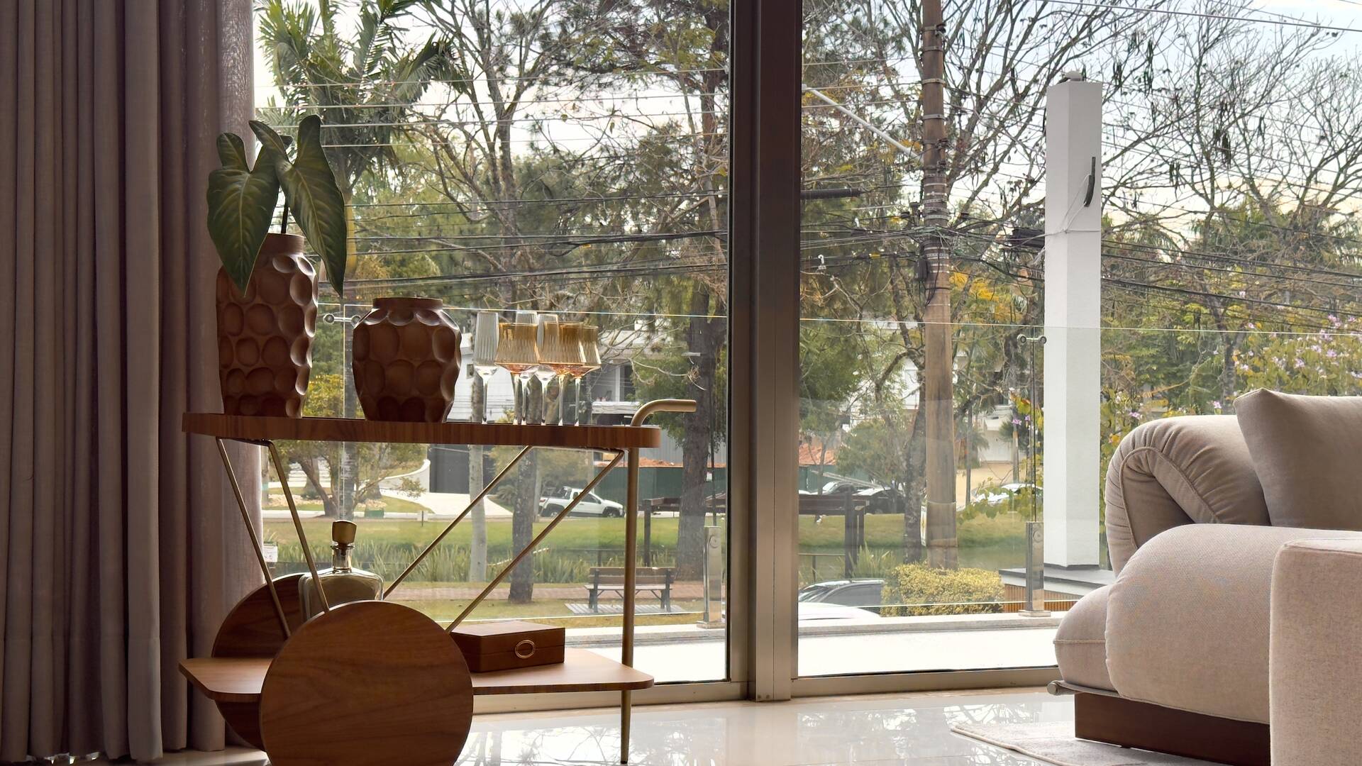Casa de Alto Padrão à Venda no Tamboré 3 | Frente para o Lago | 5 Suítes | 870 m²