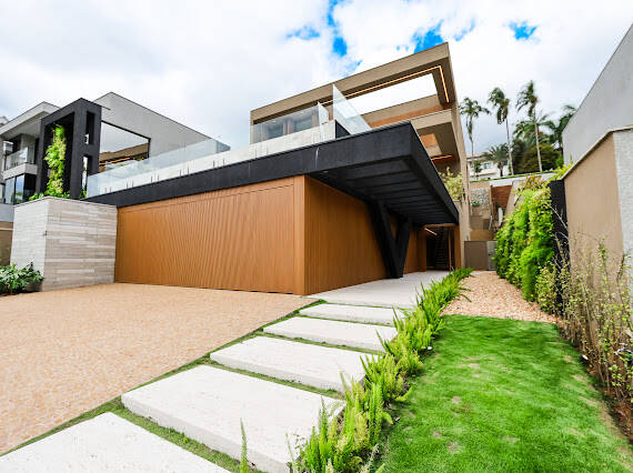 Casa à venda no Tamboré 2 com projeto Rodrigo Latorre e adega climatizada para 700 garrafas