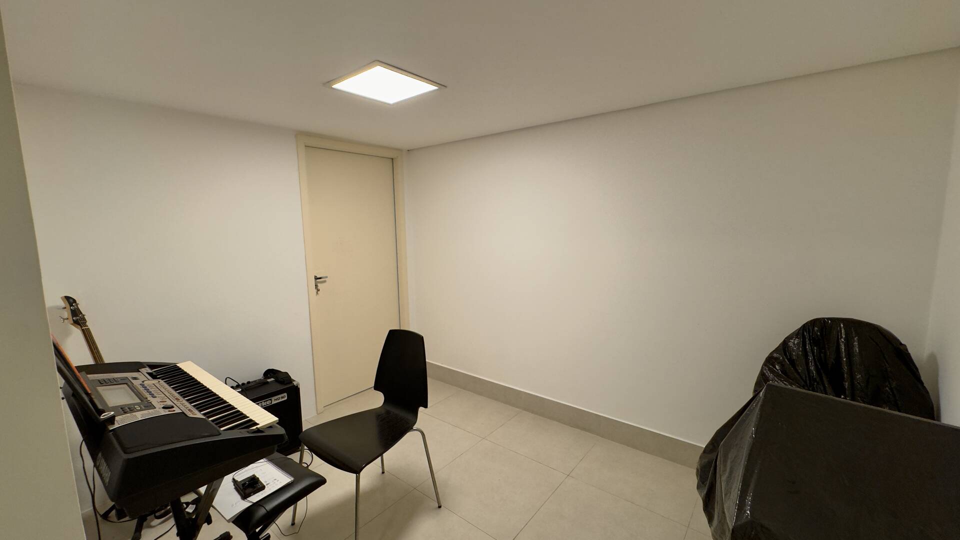 Casa à venda no Tamboré 10 com 4 suítes, área gourmet integrada e 539 m²