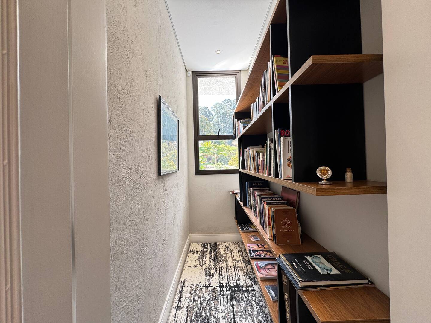 Casa Contemporânea à Venda no Tamboré 1 com 5 Suítes e Lazer Integrado
