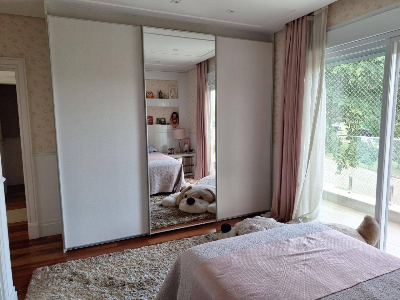 Casa com fundo para mata - Residencial Tamboré 11 - Venda porteira fechada.