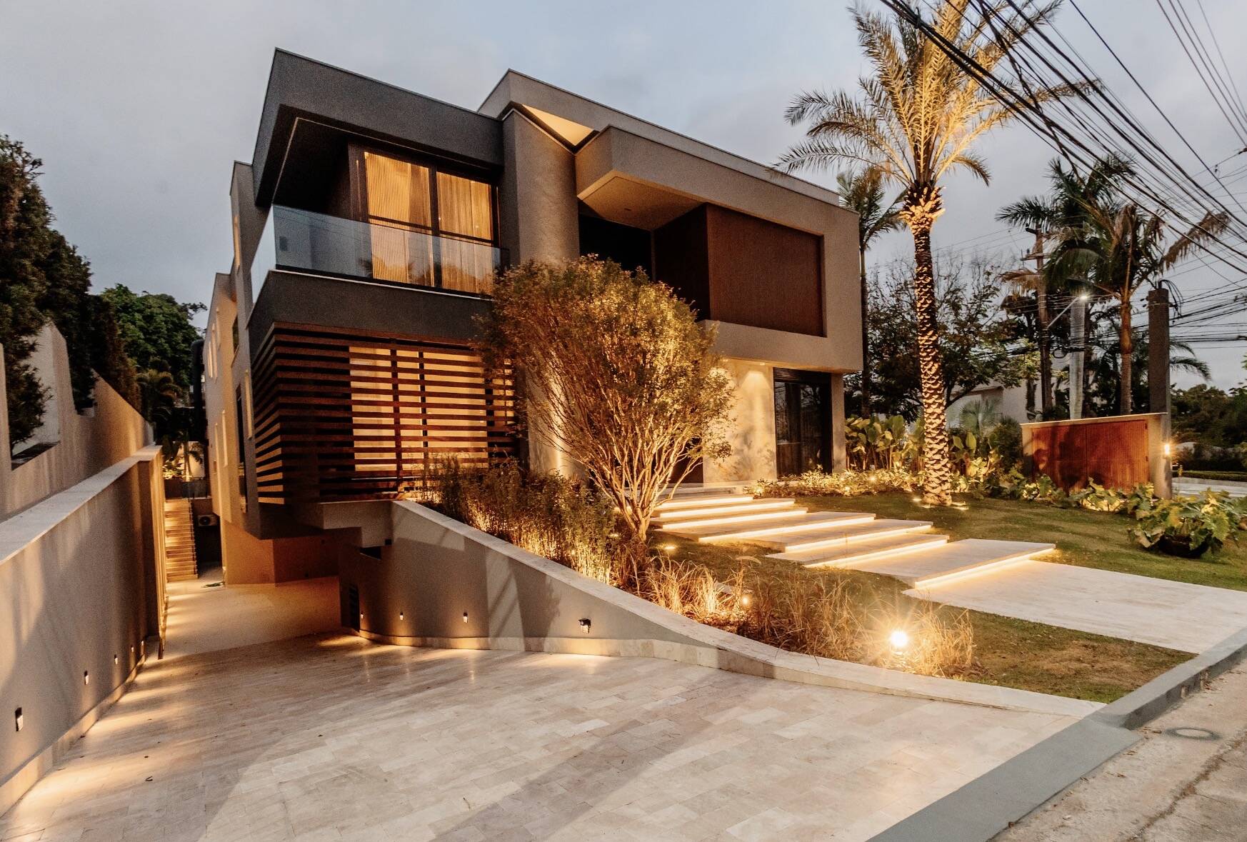 Casa Contemporânea à Venda no Tamboré 3 | Projeto Leonice Alves | 5 Suítes | Automação Completa